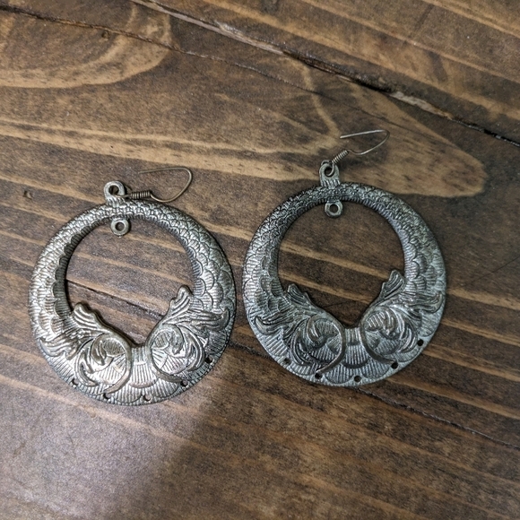 Bundle of 7 pairs of  Fashion Earrings - Picture 2 of 8